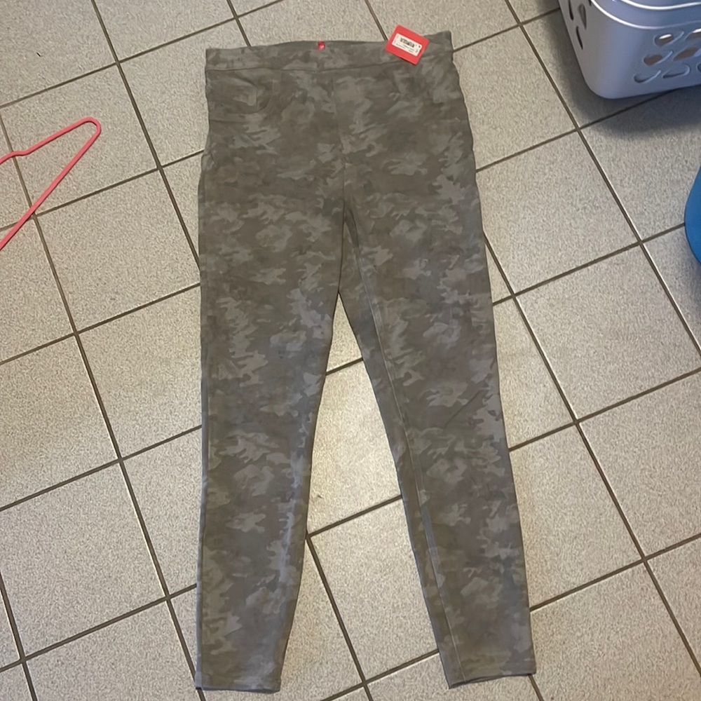 SPANX ankle jeanish leggings size large grey camo NWT